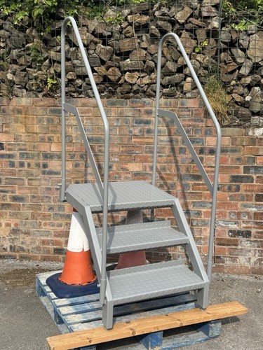 New steel access - new, steps